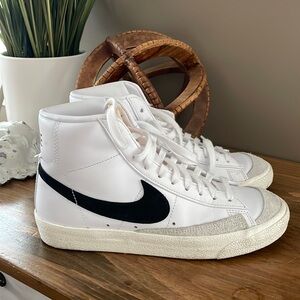 Woman’s Nike Dunks